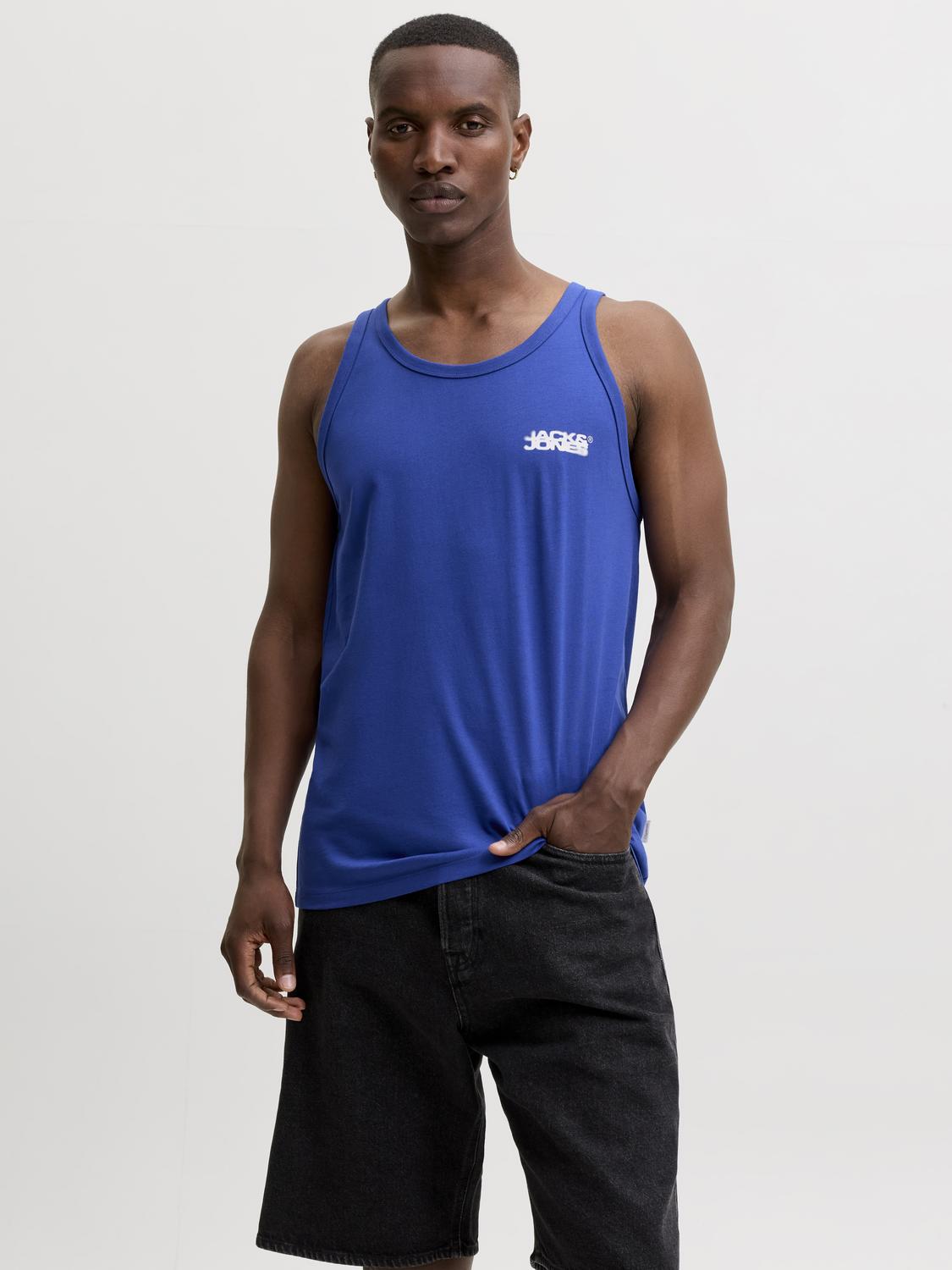 model_shot-front